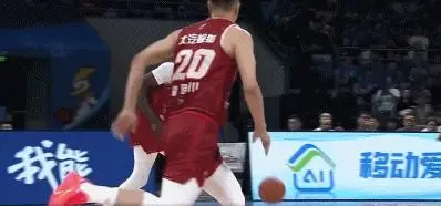 奥莫特身穿