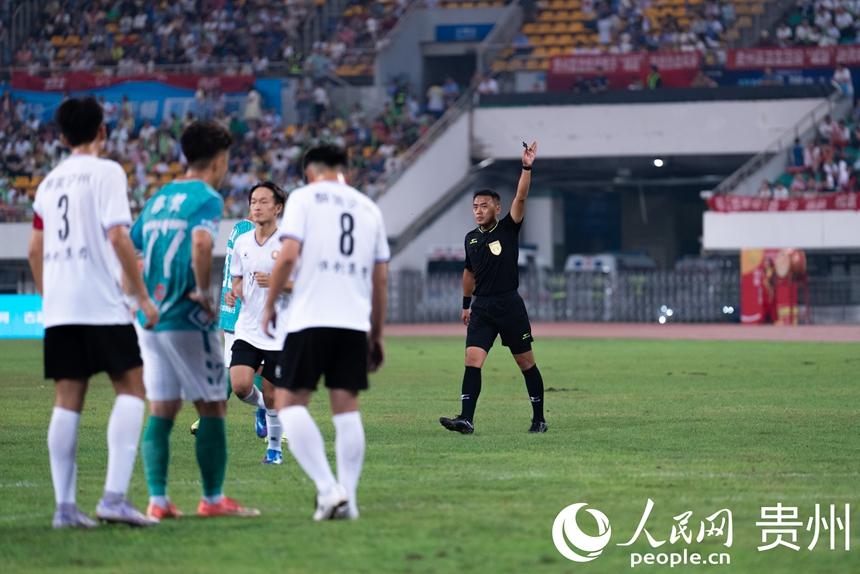 在校学生 在校学生