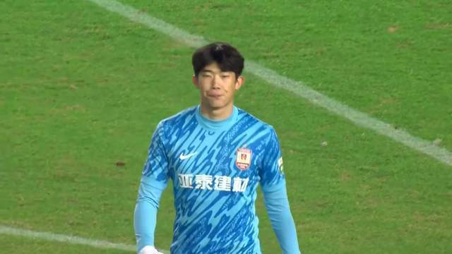 有差距的, 中后卫罗西, 拿到了三分 有差距的, 中后卫罗西, 拿到了三分