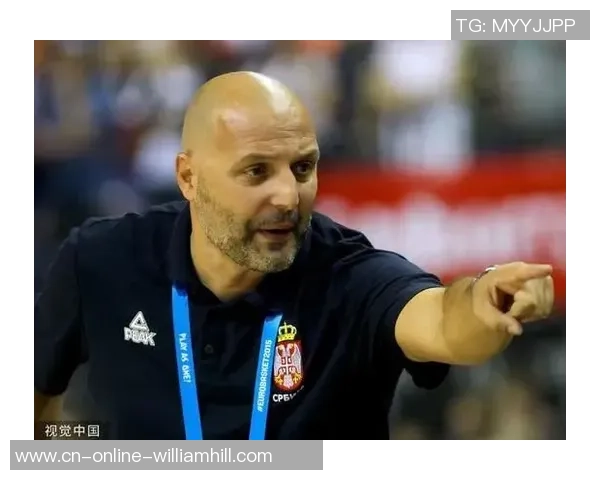 早就看上！杜锋示好萨姆纳画面曝光 球迷戏弄就差拉回广东替补席